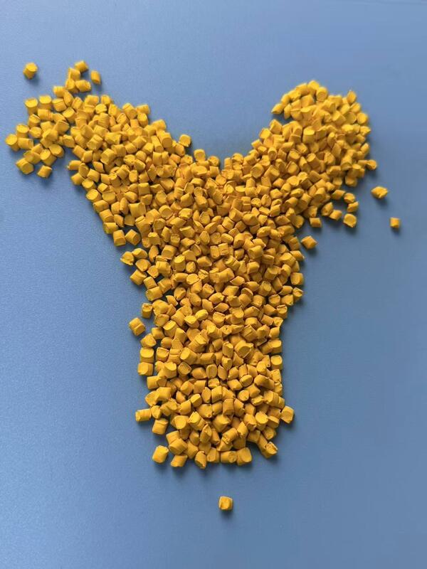 The yellow upgraded colorant is used to color plastics. It has a longer storage time and provides better coloring results.