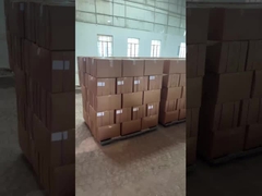 El desecante de base gris y blanco es un portador de CaO PE para inyección.